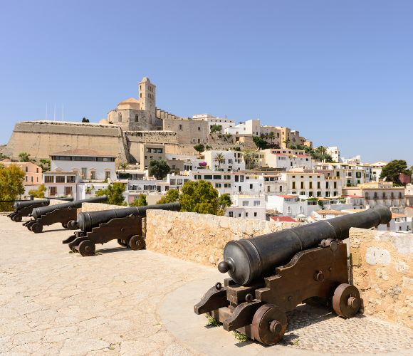 Descubre la historia de Ibiza, un recorrido por el pasado Invisa Hoteles Descubre la historia de Ibiza, un recorrido por el pasado Invisa Hoteles