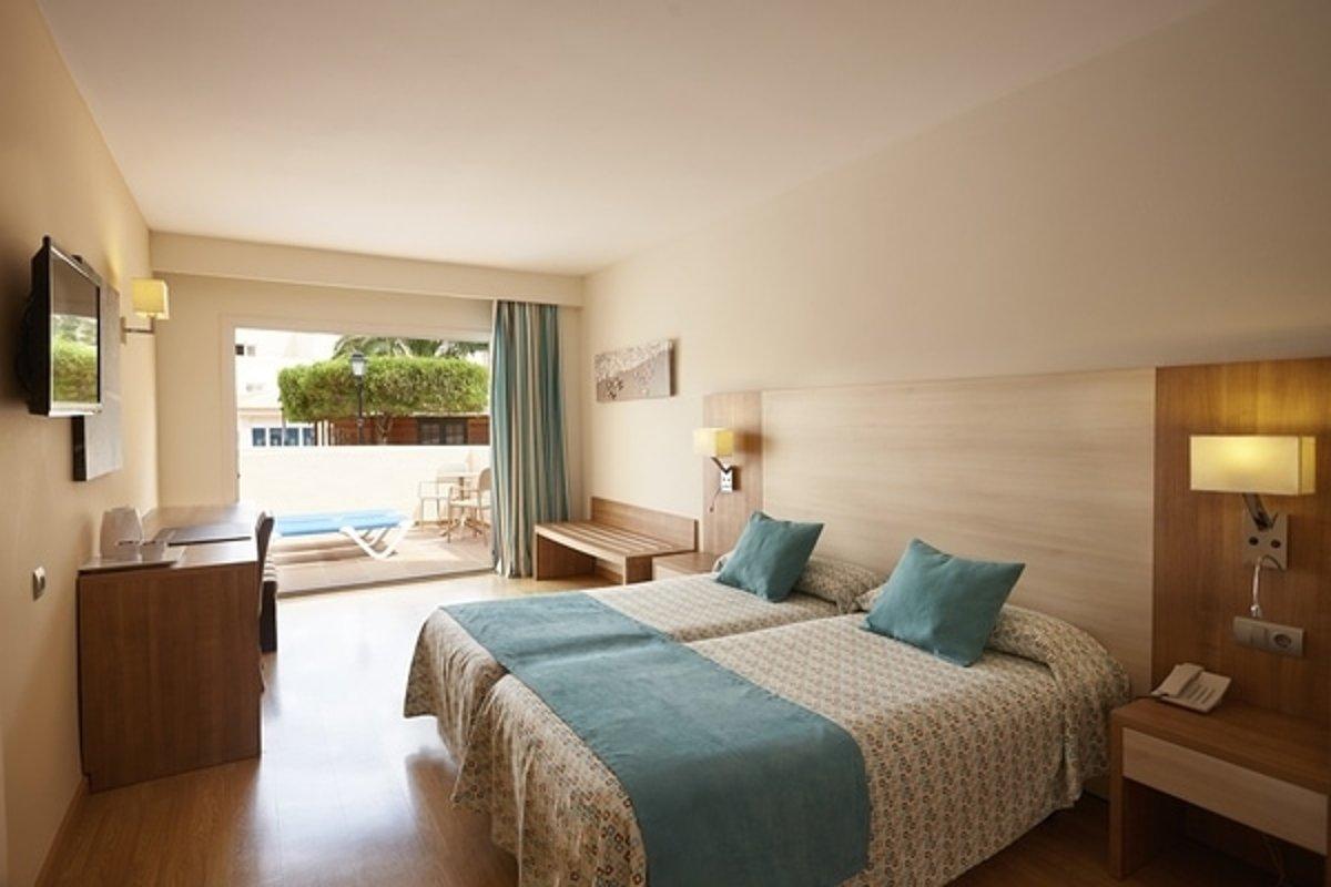 Junior Suite Invisa Hotel Club Cala Blanca**** Es Figueral Beach Junior Suite Invisa Hotel Club Cala Blanca**** Es Figueral Beach